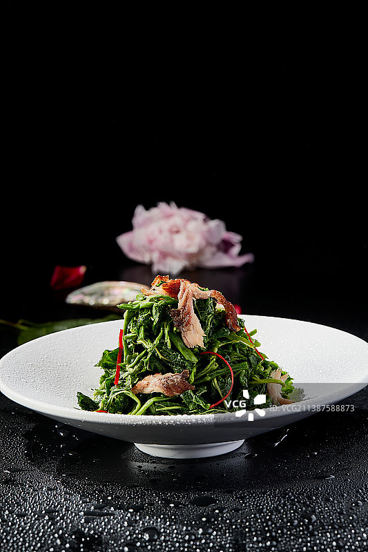 野菜凉拌手撕熏鱼图片素材