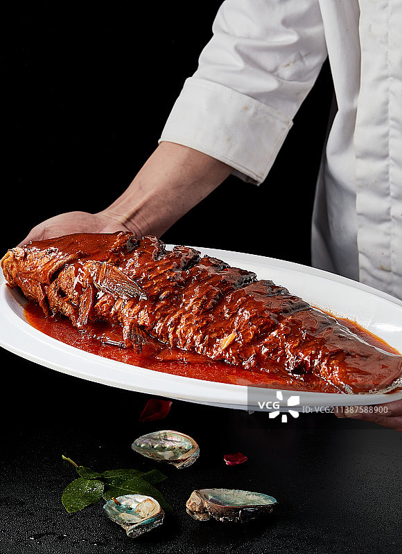 喜宴菜浇汁干烧野生大鲤鱼图片素材