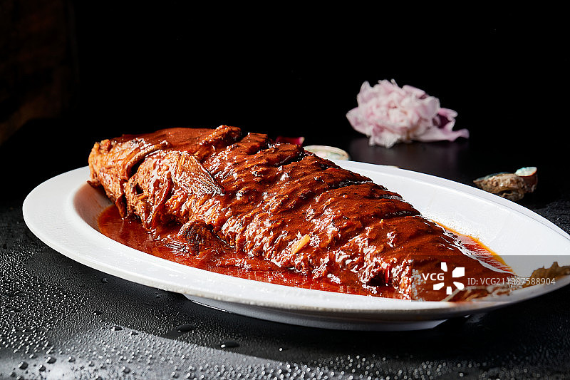 喜宴菜浇汁干烧野生大鲤鱼图片素材