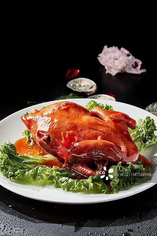 浇汁红扒鸡图片素材