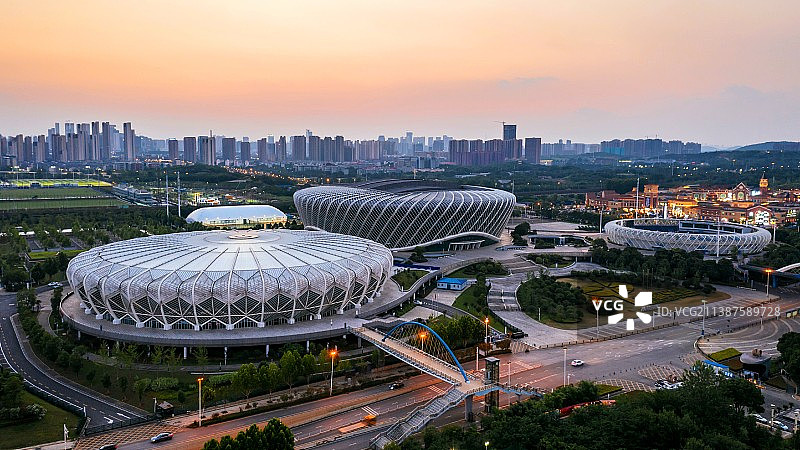 黄昏时分  武汉光谷国际网球中心图片素材