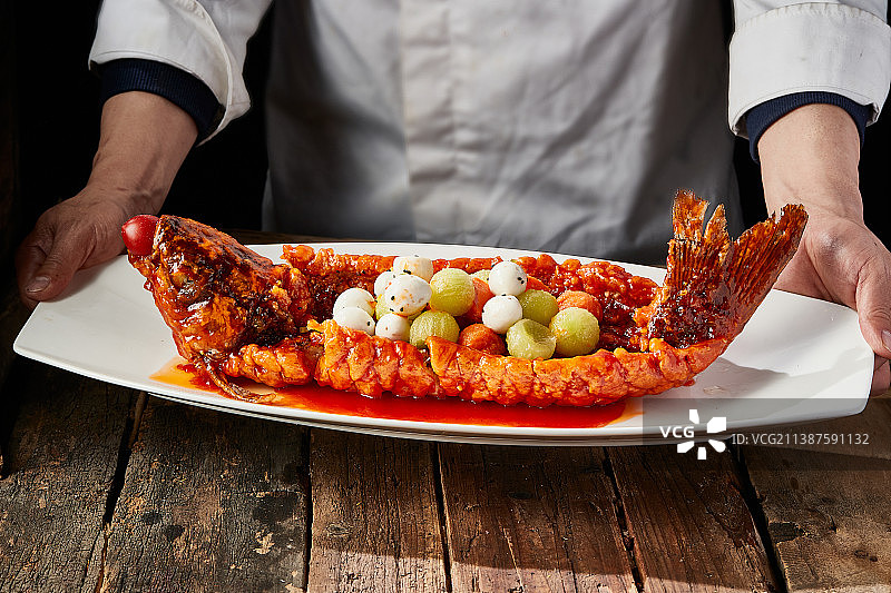 乘风破浪船型糖醋大鲤鱼图片素材