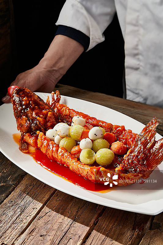 乘风破浪船型糖醋大鲤鱼图片素材