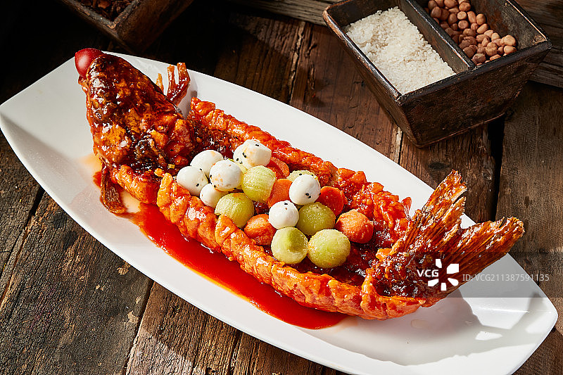 乘风破浪船型糖醋大鲤鱼图片素材