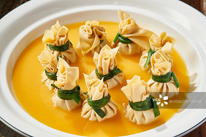 鲜鸡汤香豆皮小福袋图片素材