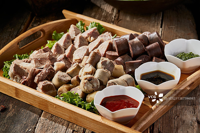 蒙餐血肠白肠肚包肉拼盘图片素材