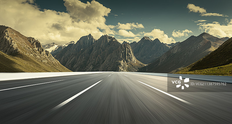 路——汽车广告背景图图片素材