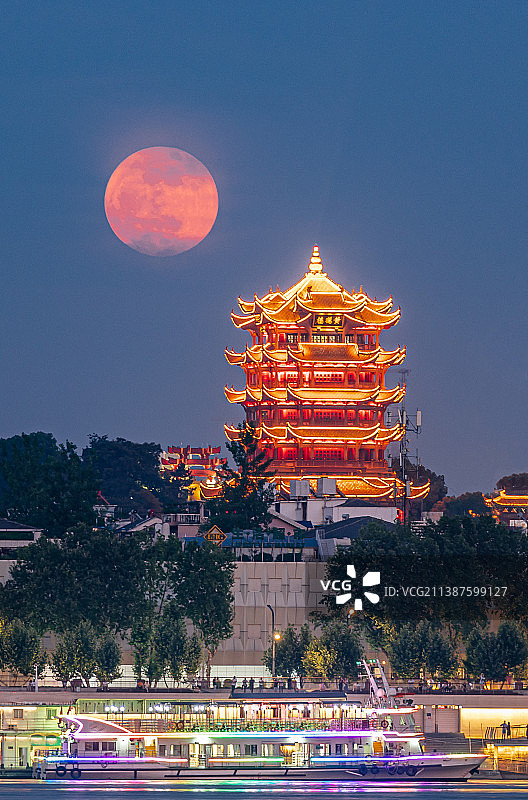 武汉市黄鹤楼升起超级大月亮图片素材