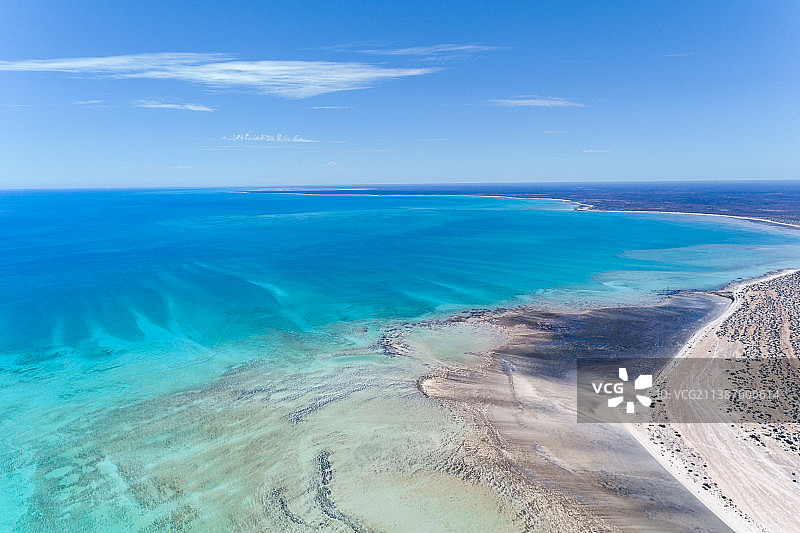 航拍海岛海岸线图片素材