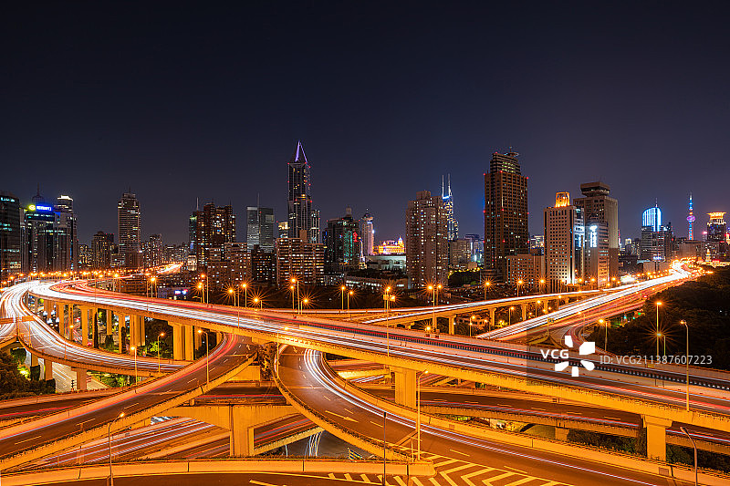 上海城市风景延安高架南北高架立交桥车流夜景图片素材