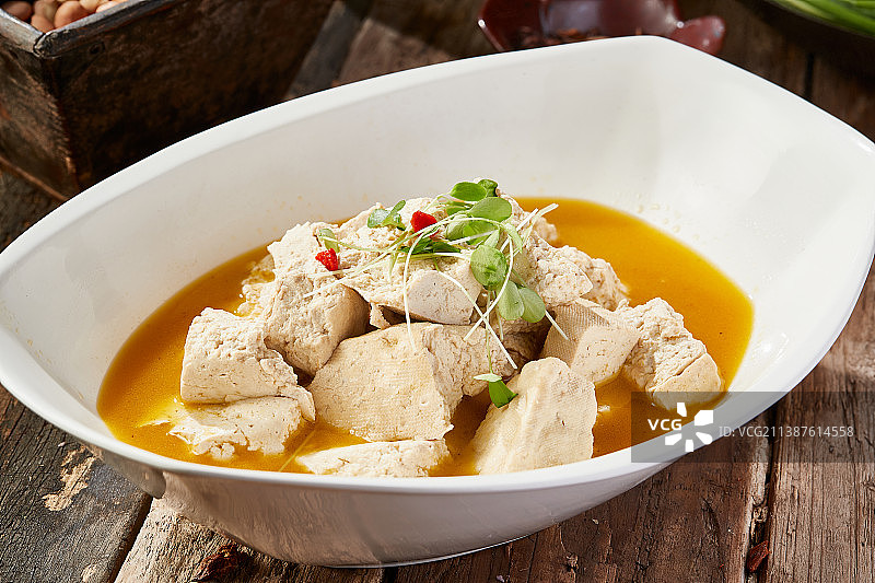 鲜鸡汤炖豆腐图片素材