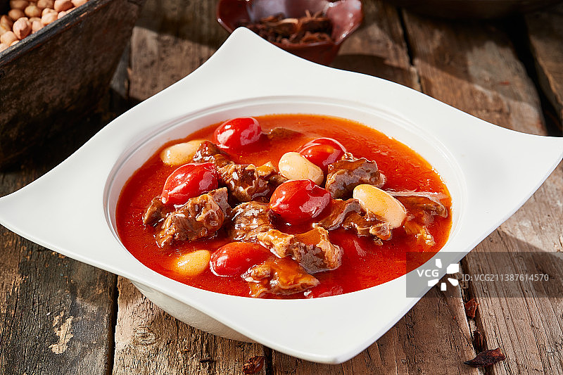 浓汤小番茄鸡佛炖牛腩图片素材