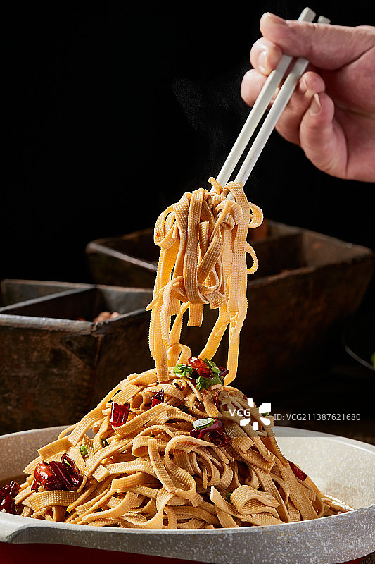 葱香辣炒干豆腐丝图片素材