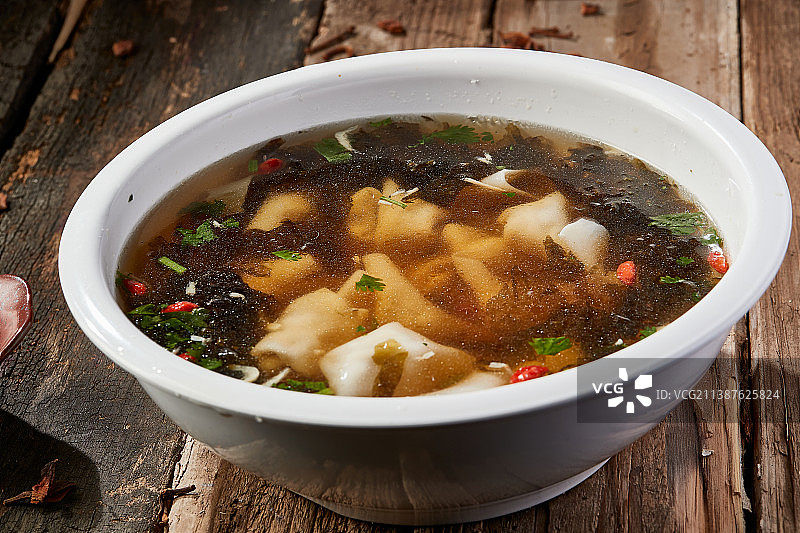 紫菜酱油馄饨汤图片素材