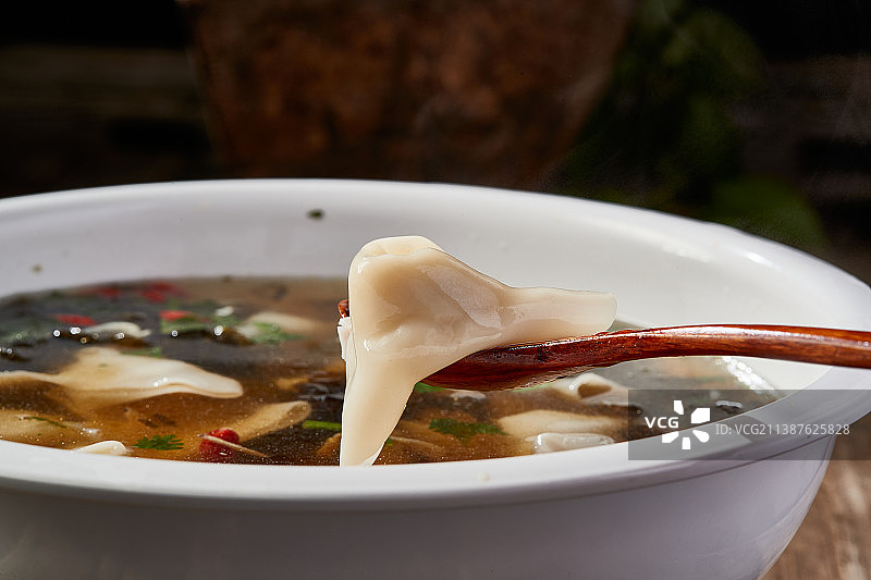 紫菜酱油馄饨汤图片素材