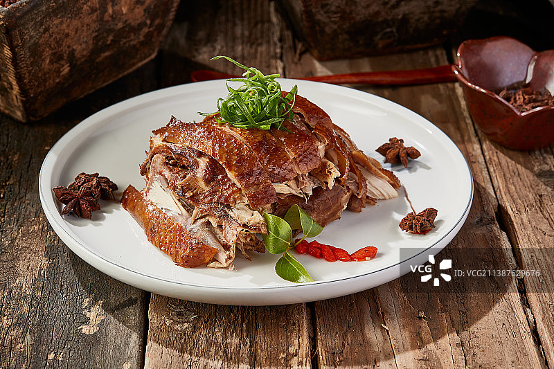 美味凉菜切块熏鸡图片素材