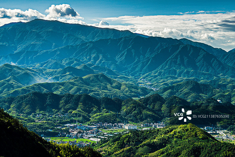此地有崇山峻嶺，茂林修竹。图片素材