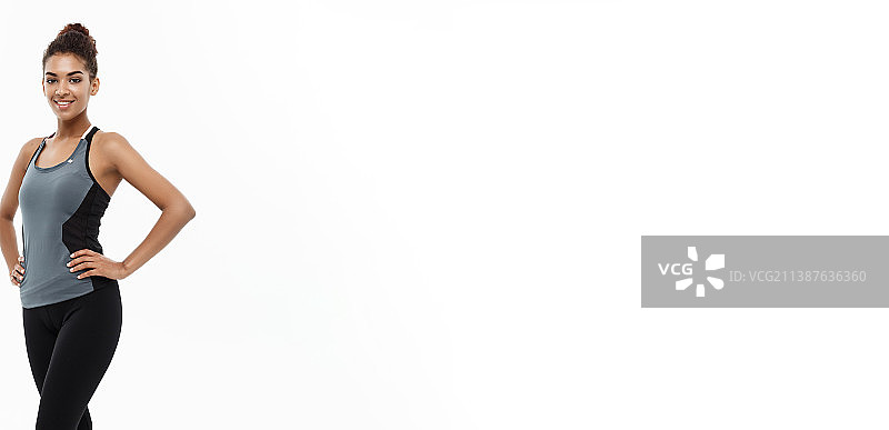 健康与健身概念——非裔美国女孩的肖像图片素材