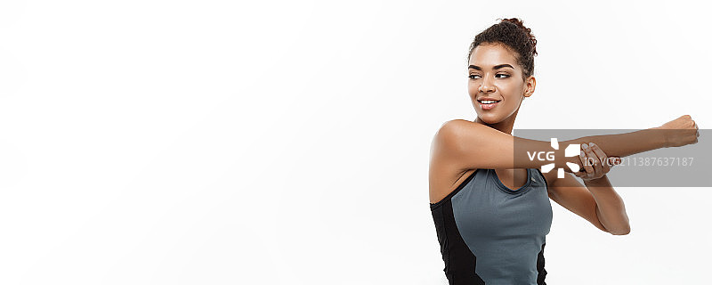 运动、训练、生活方式与健身概念：美丽人像图片素材