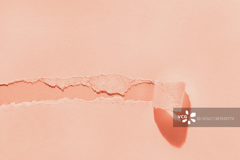 彩色背景上的珊瑚色破纸，意大利罗马图片素材