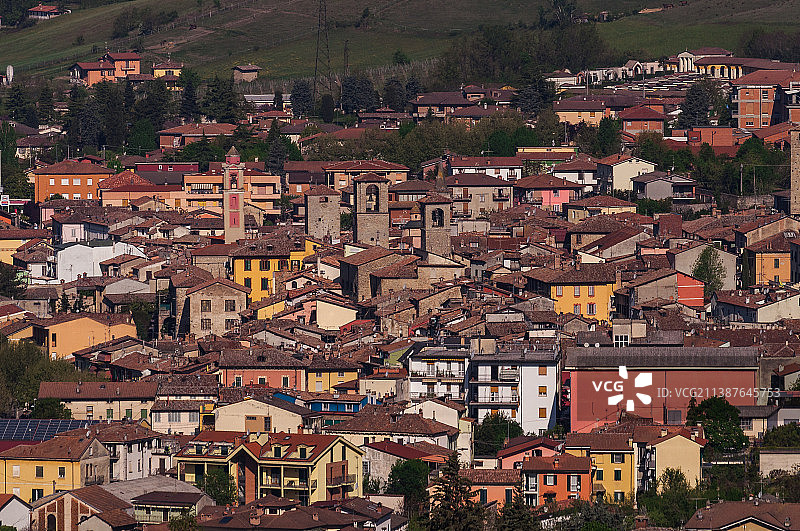 意大利帕维亚瓦尔济镇高角度景观图片素材
