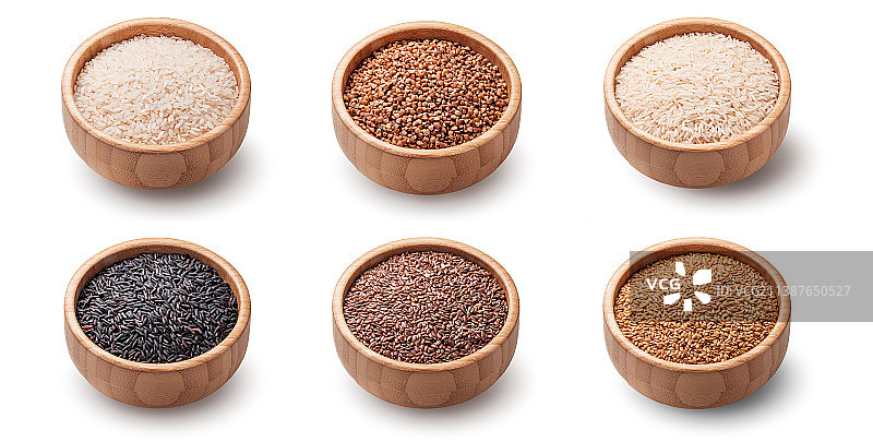 白色背景中木碗里的食用种子图片素材