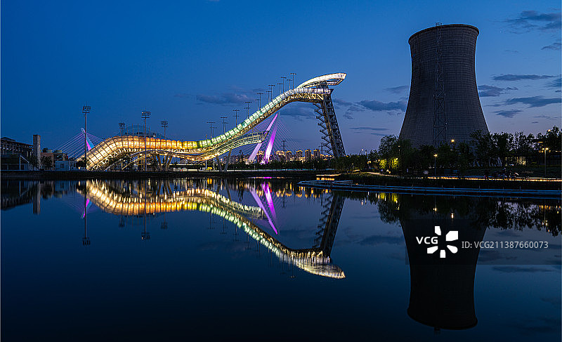 夜晚的北京首钢滑雪大跳台图片素材