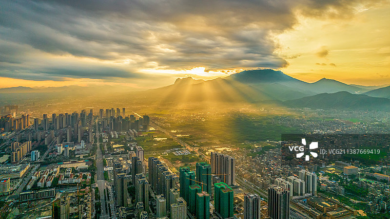 光芒万丈图片素材