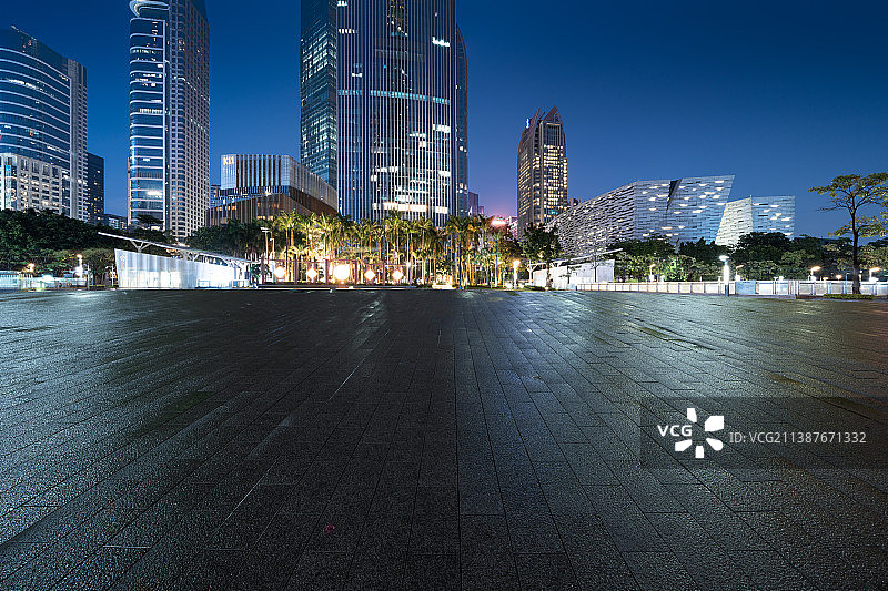 雨后城市广场图片素材
