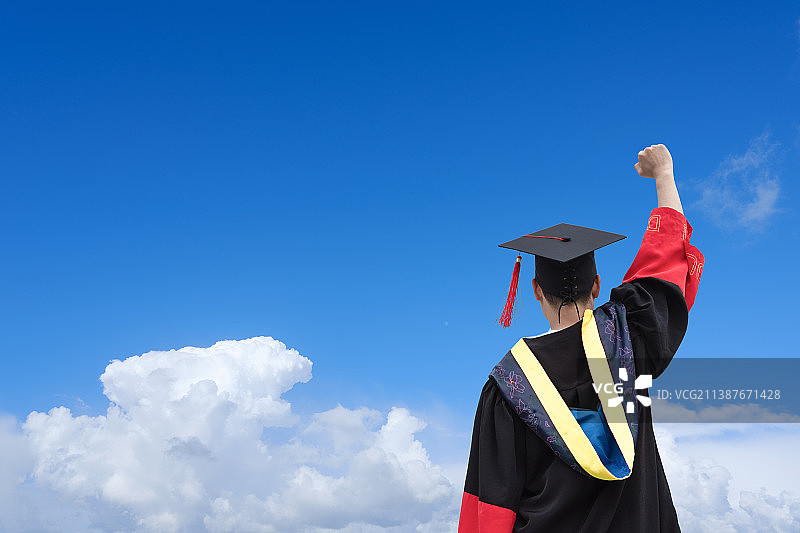 博士毕业生加油向未来背影图片素材