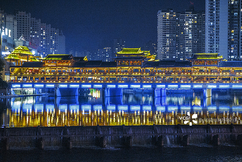 桥城都匀的网红桥西山大桥夜景--中国贵州都匀市西山大桥夜景图片素材