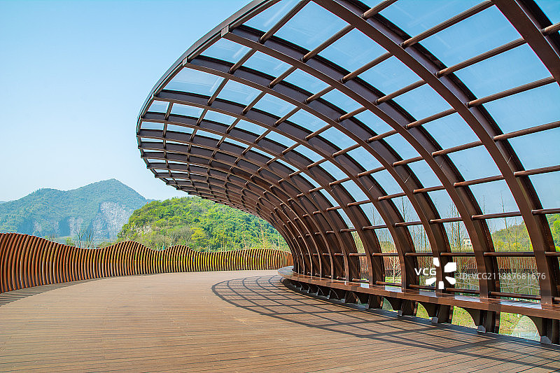 杭州铜鉴湖公园 绿道  防腐木栈道 栈桥 景观廊架 园林景观图片素材
