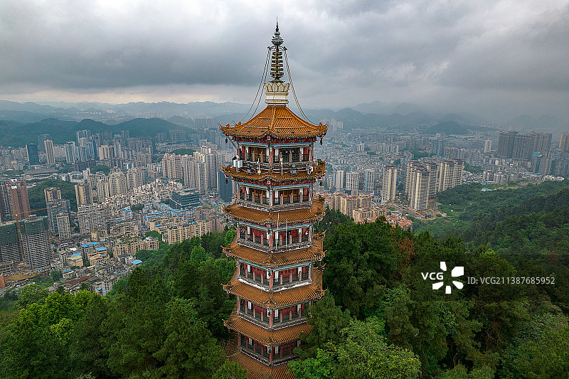 航拍贵州省遵义市凤凰山公园凤凰楼图片素材