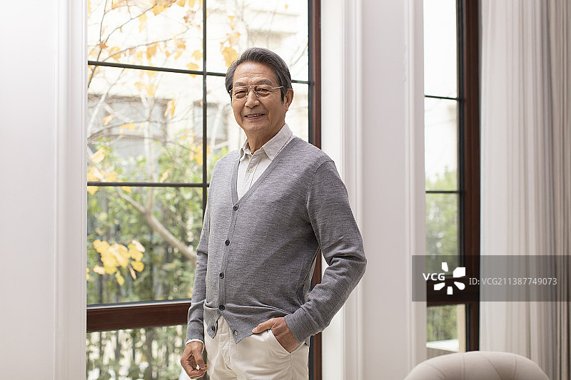 快乐的老年男子图片素材