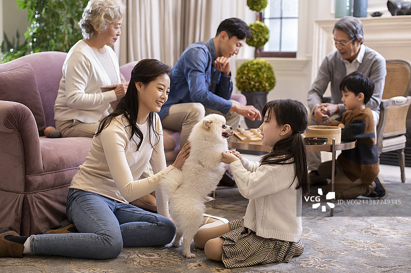 快乐家庭聚会图片素材