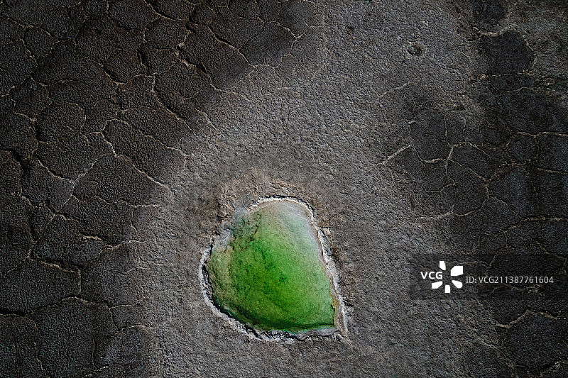 青海省大柴旦翡翠湖，青海省海西蒙古族藏族自治州大柴旦行政区大柴旦镇，大柴旦独特的盐湖风貌图片素材