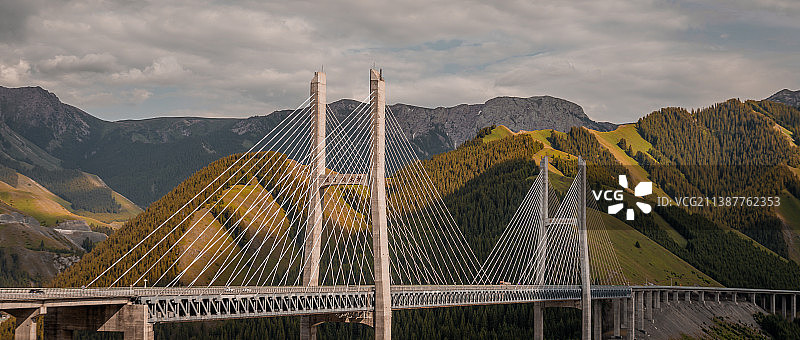 果子沟大桥图片素材