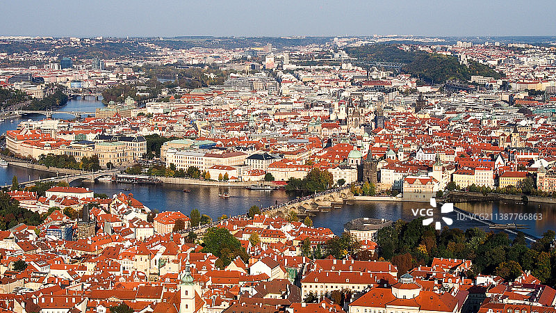 布拉格佩特任瞭望塔的高角度视角图片素材