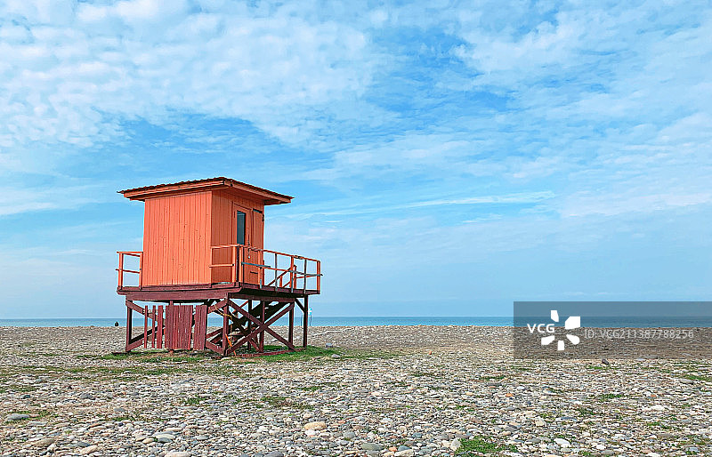 海滩上的救生员小屋图片素材