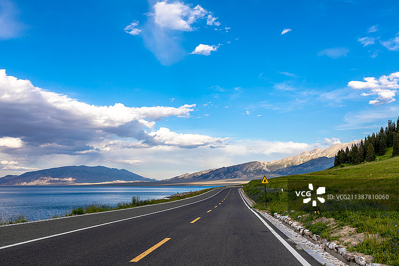 新疆伊犁六月风光图片素材