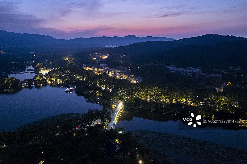 杭州西湖香格里拉酒店晚霞航拍图片素材