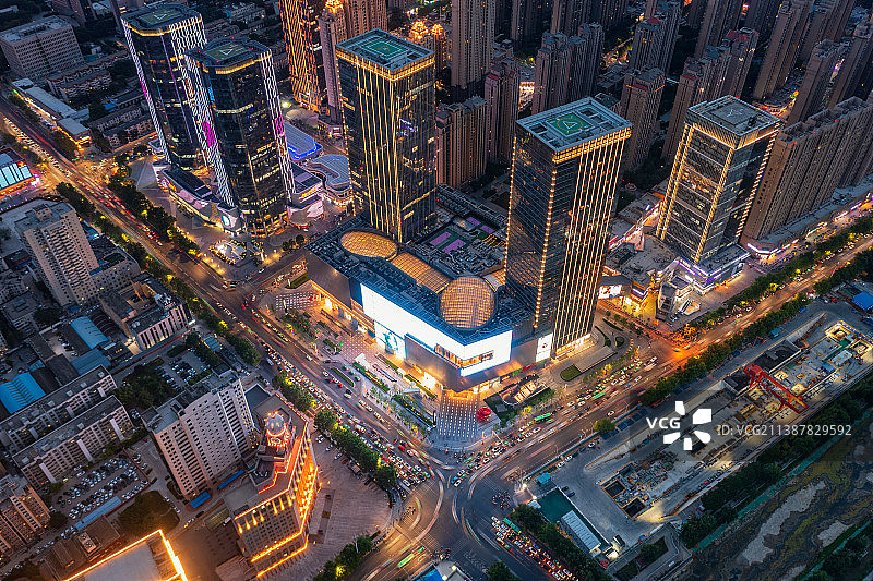 亚洲中国河南省郑州市花园路商业广场夜景航拍视角图片素材
