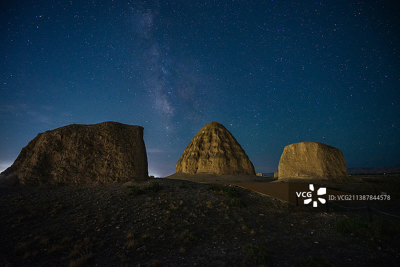 宁夏自治区银川市西夏王陵星空夜景图片素材