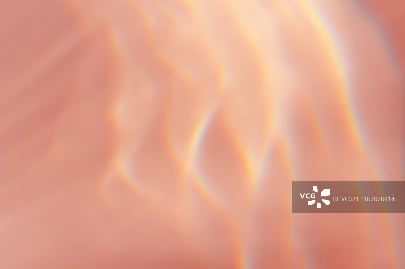 阳光在粉色背景上折射形成的迷人效果图片素材