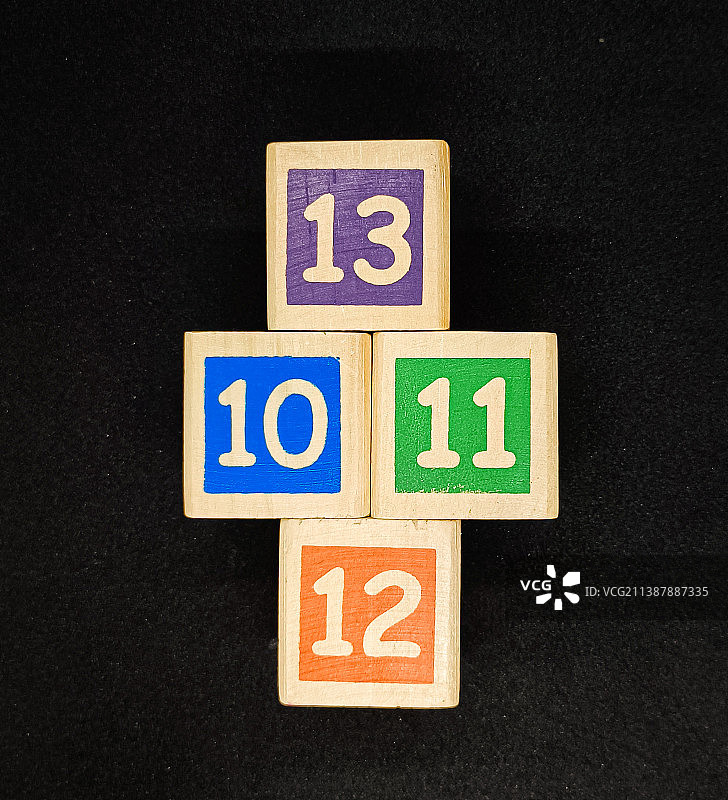 黑色背景上的文字特写，印度尼西亚南丹格朗图片素材