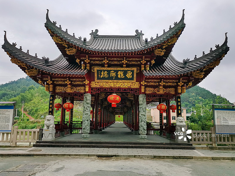 福建南平市政和县七星溪上的聚龙廊桥图片素材