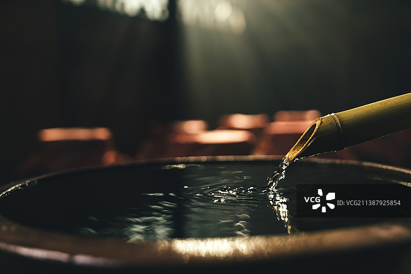 酒坛子里的酒图片素材