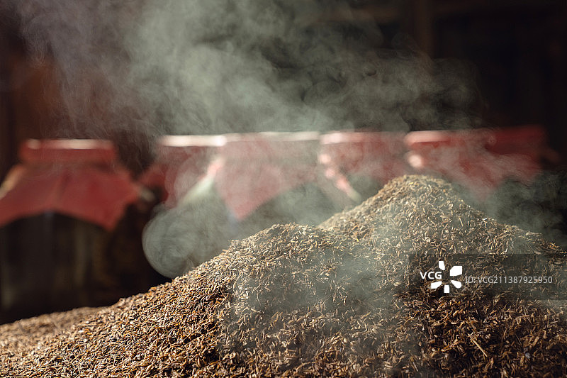 酿酒厂发酵车间图片素材