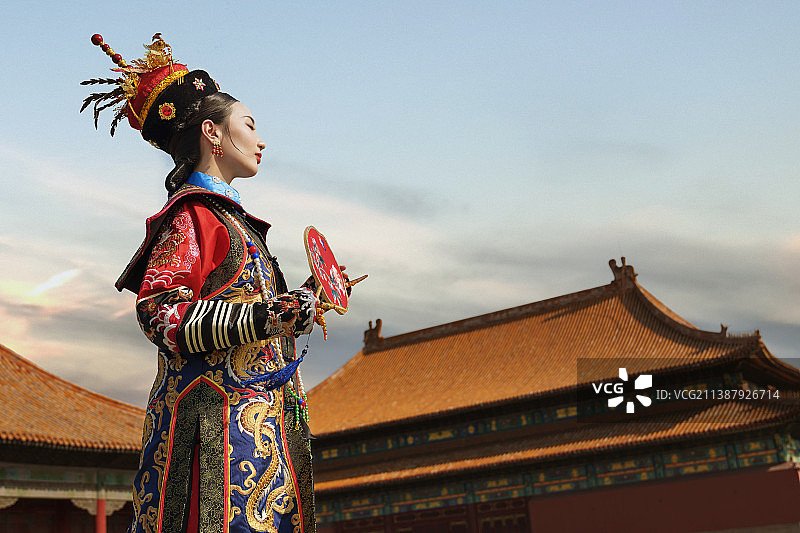 清宫服美女图片素材