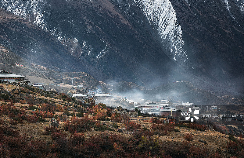 来古冰川来古村  西藏昌都地区八宿县来古冰川图片素材